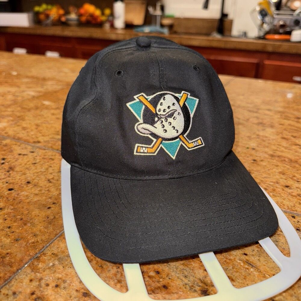VINTAGE Anaheim Mighty Ducks NHL 1998-1999 Season Snapback Sewn Logo Cap